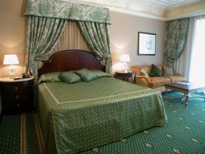 River Chateau Hotel