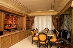 River Chateau Hotel