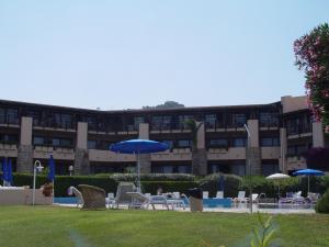 Swadeshi Sporting Hotel