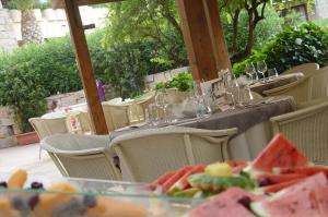 Swadeshi Sporting Hotel