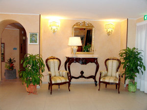 Kalos Hotel