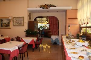 Hotel De La Ville