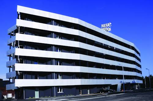 Base Hotel To Stay