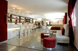 Base Hotel To Stay