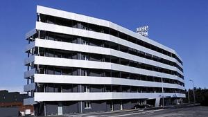Base Hotel To Stay