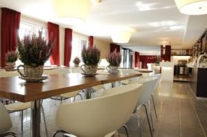 Base Hotel To Stay