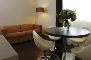 Base Hotel To Stay