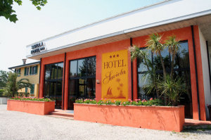 Hotel Saviola Lake