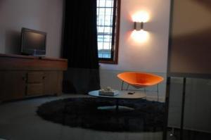 Charming House Iqs