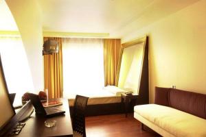 Aston Hotel