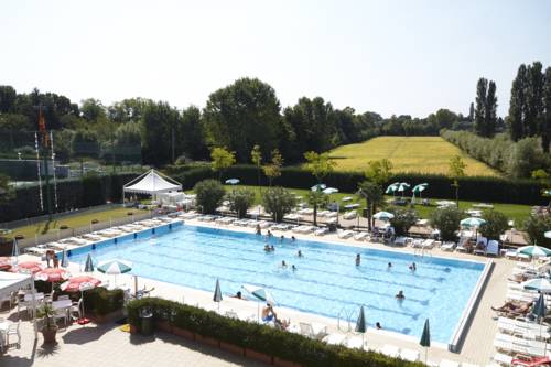 CSS Green Garden Resort