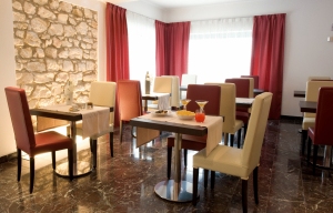 La Grotta Hotel