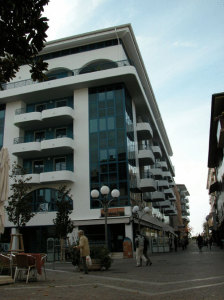 Lacroma Aparthotel