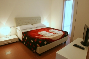 Lacroma Aparthotel