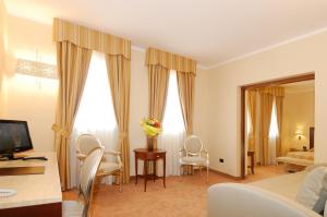 Hotel For You