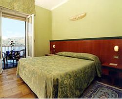 Hotel Carillon