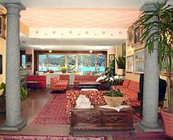 Hotel Carillon