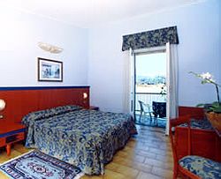 Hotel Carillon
